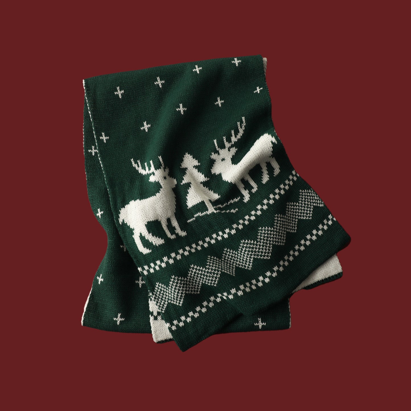 Red Knitted Scarf With Elk Print And Snowflake Pattern Designed For Warmth